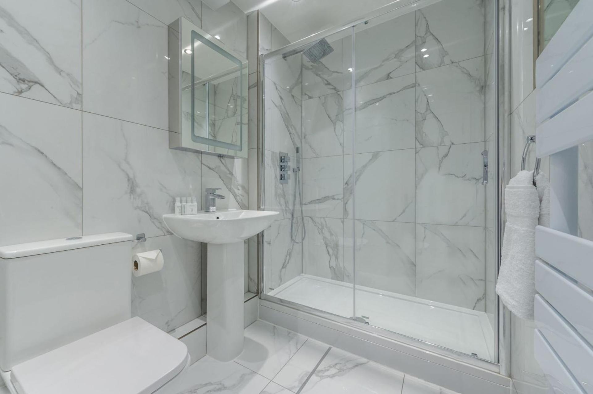 The Fairytale - Fitzrovia - By Frankie Says Londen